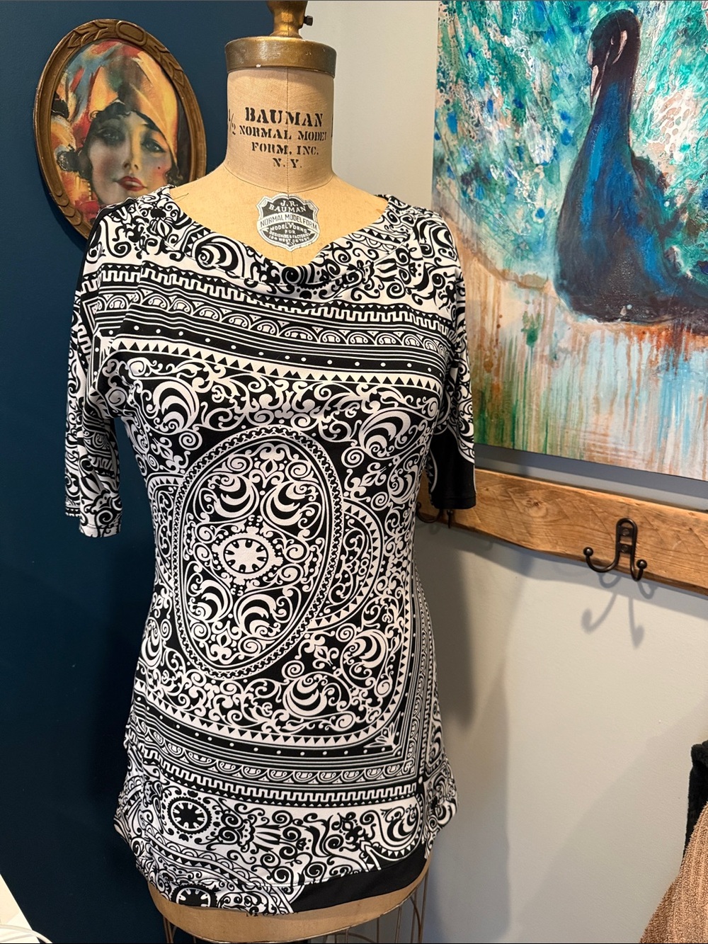 Black & White Paisley Print Women's Top